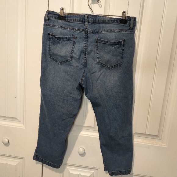 Denim capri bermuda medium wash knee length shorts - Picture 2 of 3